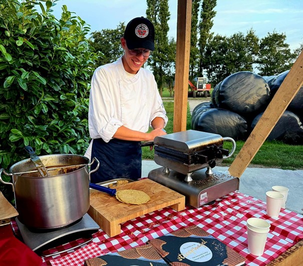 Ambachtelijke stroopwafel bakker - vers gebakken stroopwafels