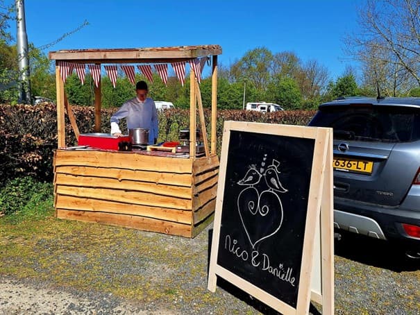Gouden stroopwafel met stroop